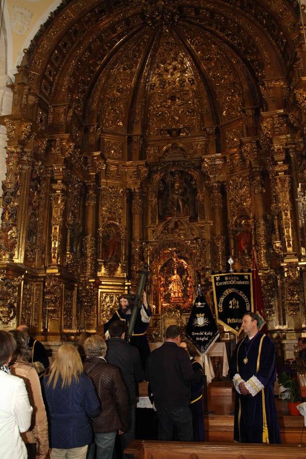 Vía Crucis y besapié al Nazareno en Peñafiel (Valladolid)