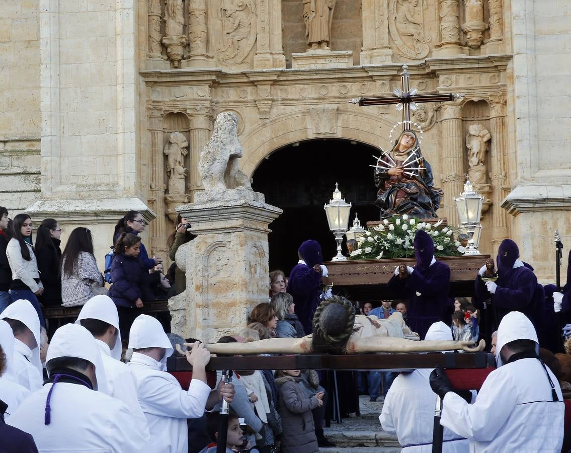 Encuentro entre la Dolorosa y el Cristo del Amparo en Medina de Rioseco (Valladolid)