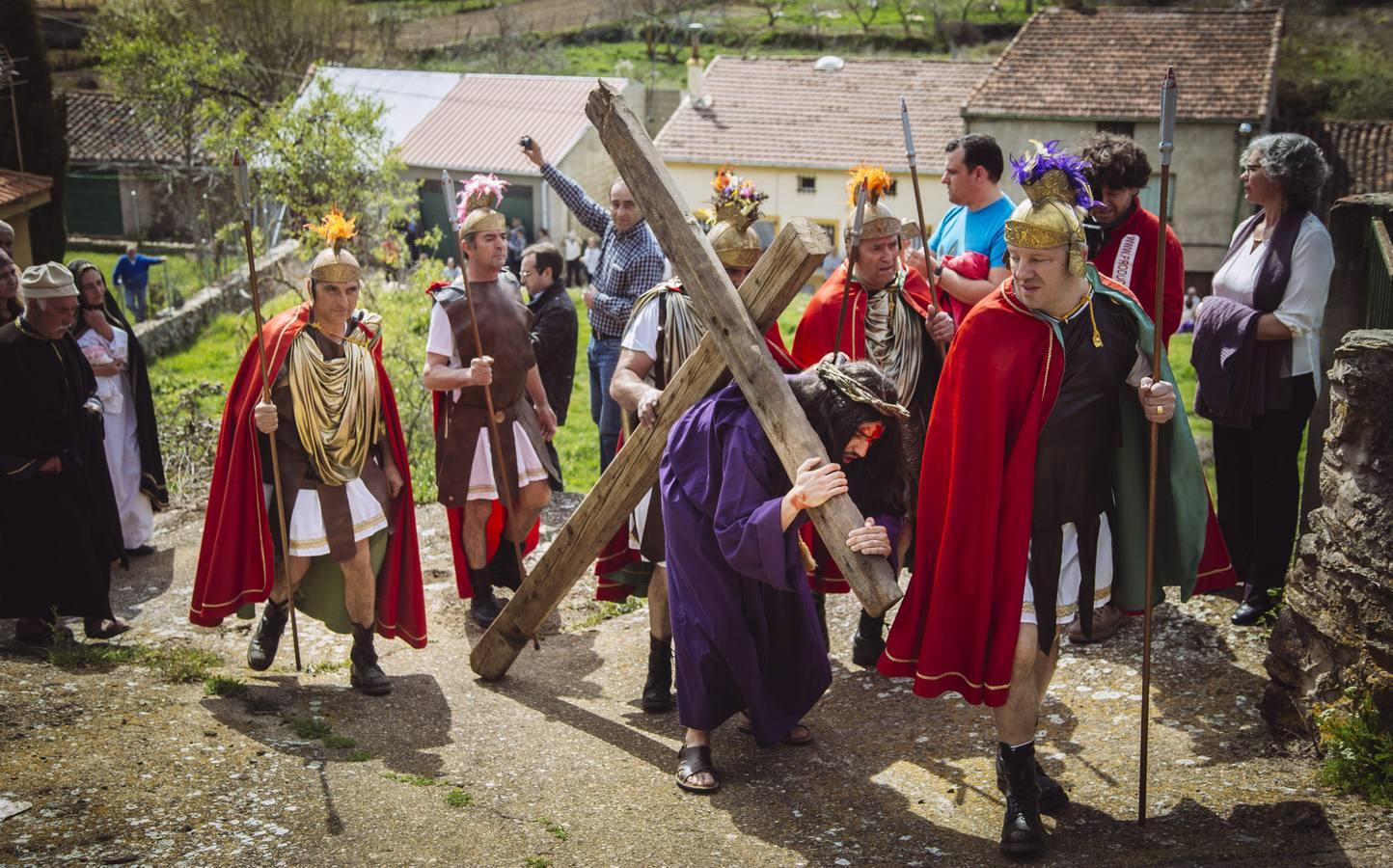 Los vecinos de Serradilla del Arroyo (Salamanca) escenifican &#039;La Pasión de Cristo&#039;