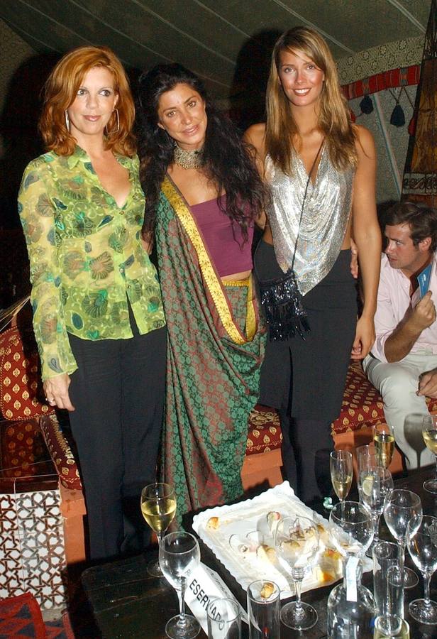 Inauguración del "Buddah bar" (terraza/ bar/discoteca) en Puerto Banús en el año 2002. En la foto, Belinda Washington, María Pineda y Estefanía Luyk.