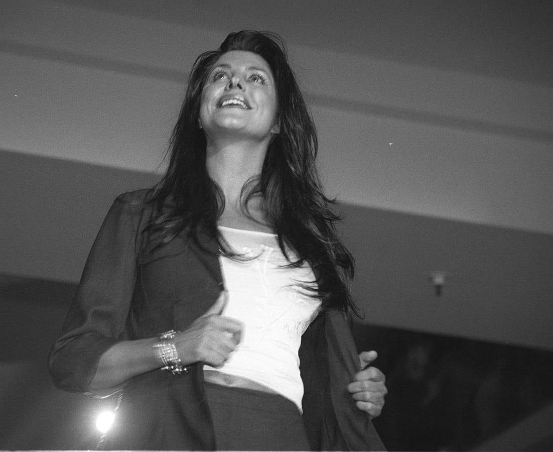 La modelo María Pineda durante un desfile de moda en Vallsur (Valladolid) en 1999
