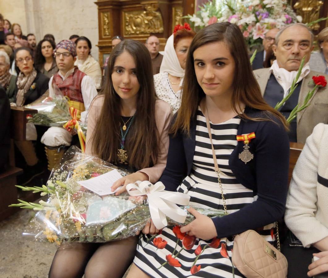 Ofrecimiento y ofrenda floral a la Virgen en la iglesia de la Vera Cruz de Valladolid