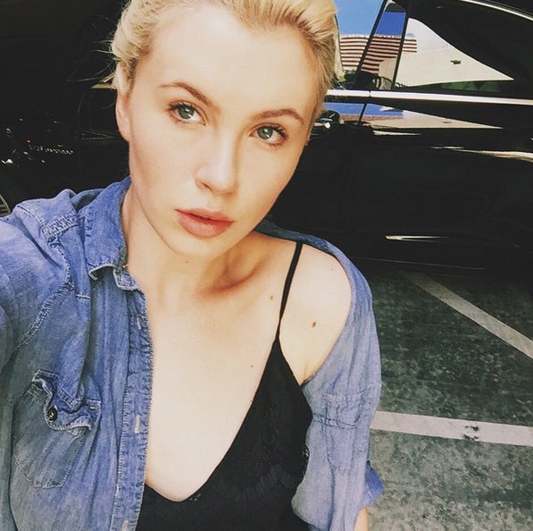 La hija de Kim Basinger se desnuda para sus seguidores de Instagram