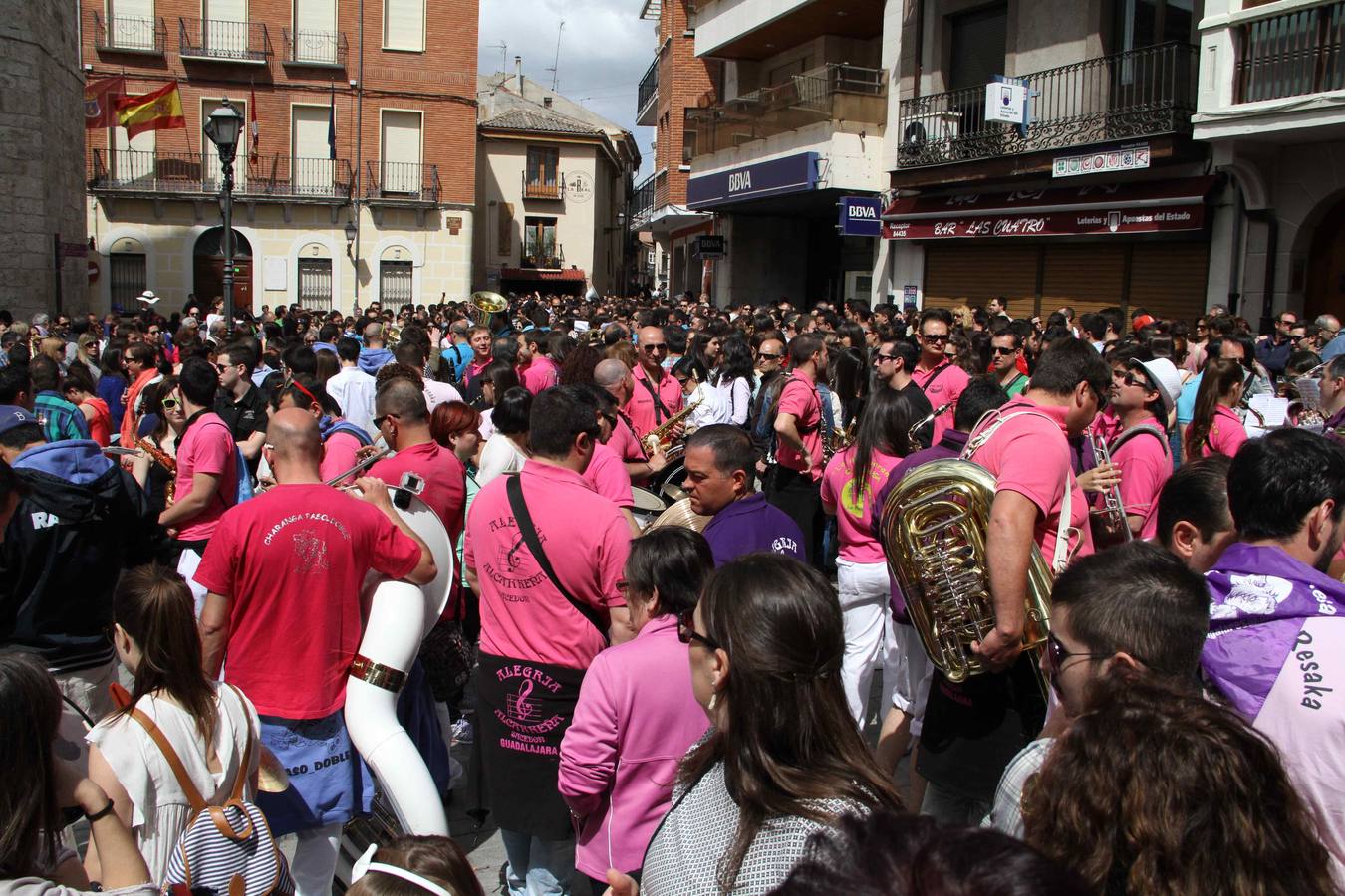 El chúndara pone el broche de oro a la XIII Concentración de Charangas de Peñafiel