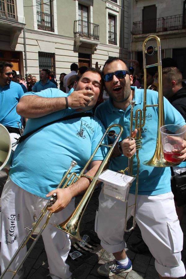 El chúndara pone el broche de oro a la XIII Concentración de Charangas de Peñafiel