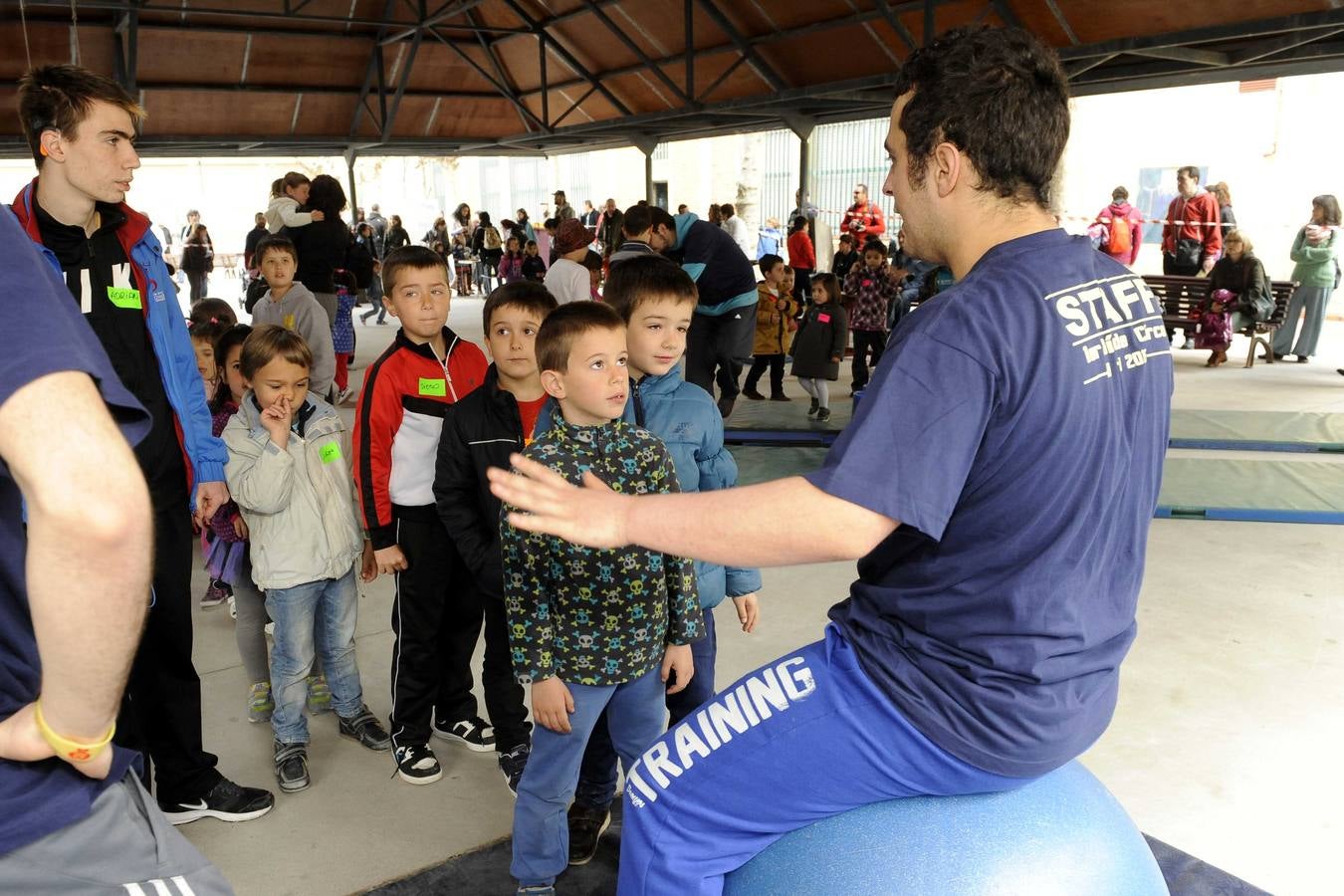 Taller de Circo en el barrio de San Pedro Regalado (Valladolid)
