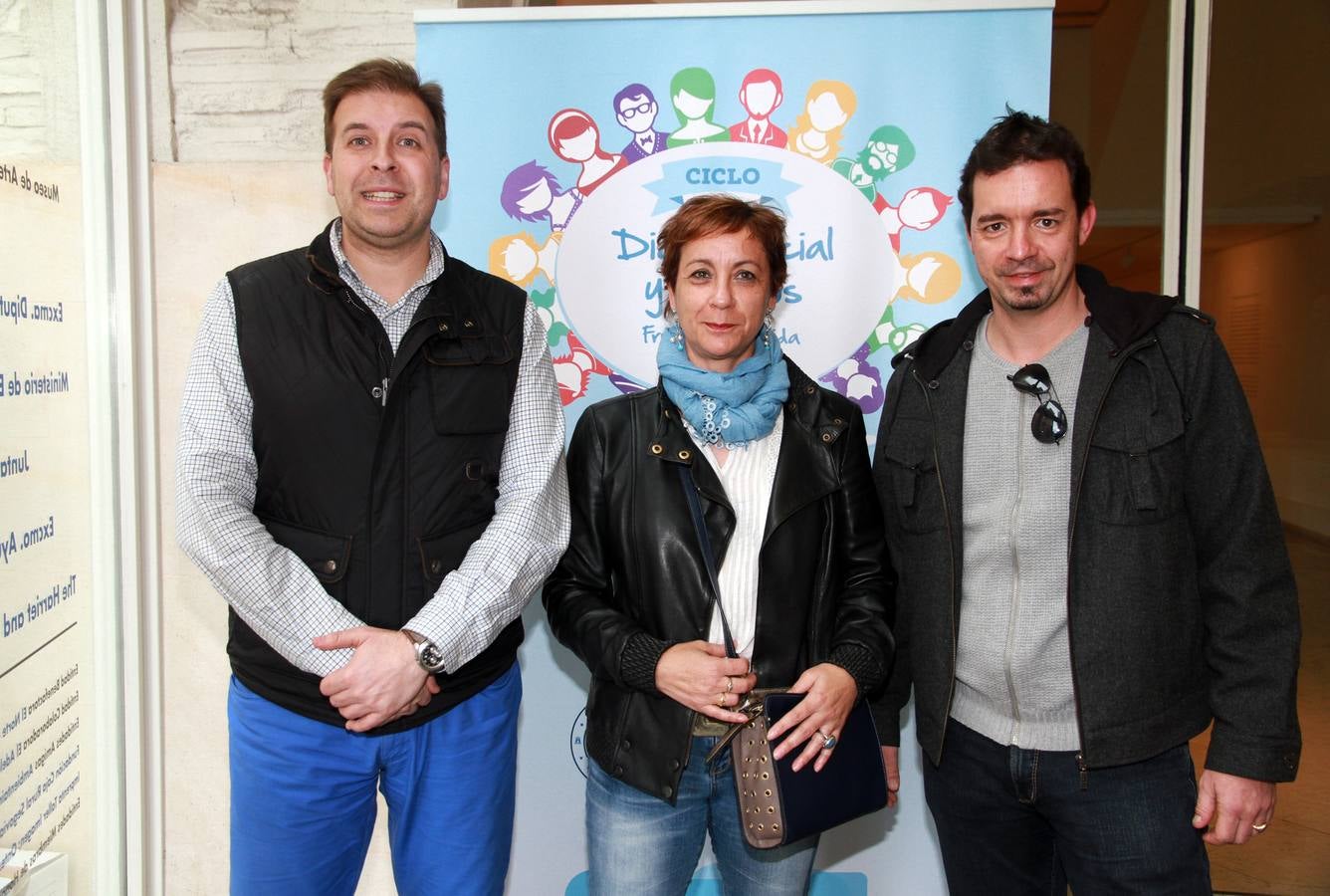 Juan Suárez y Luis Sanz, candidatos del Partido Segoviano Democrático Española (PSeDE), con Pilar Ituero, de UGT.