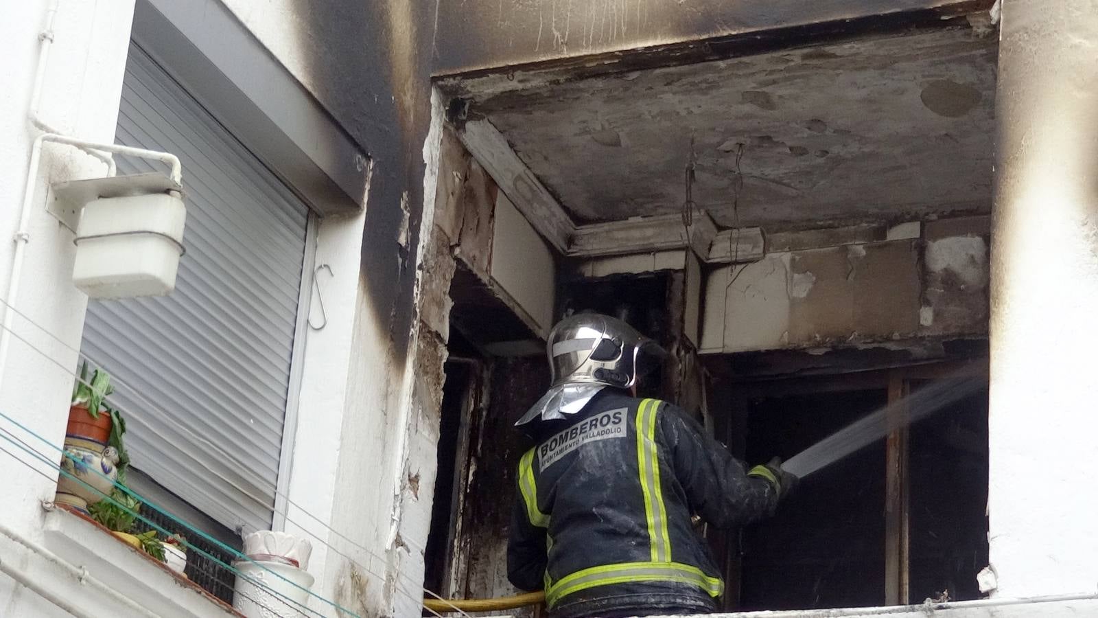 Incendio en la cocina de una vivienda en la calle Bailarín Vicente Escudero, en el barrio de San Juan