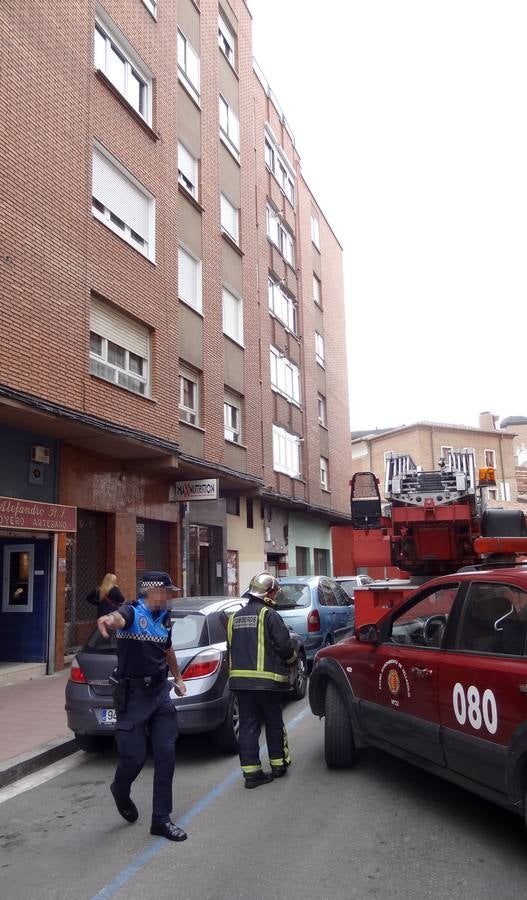 Incendio en la cocina de una vivienda en la calle Bailarín Vicente Escudero, en el barrio de San Juan