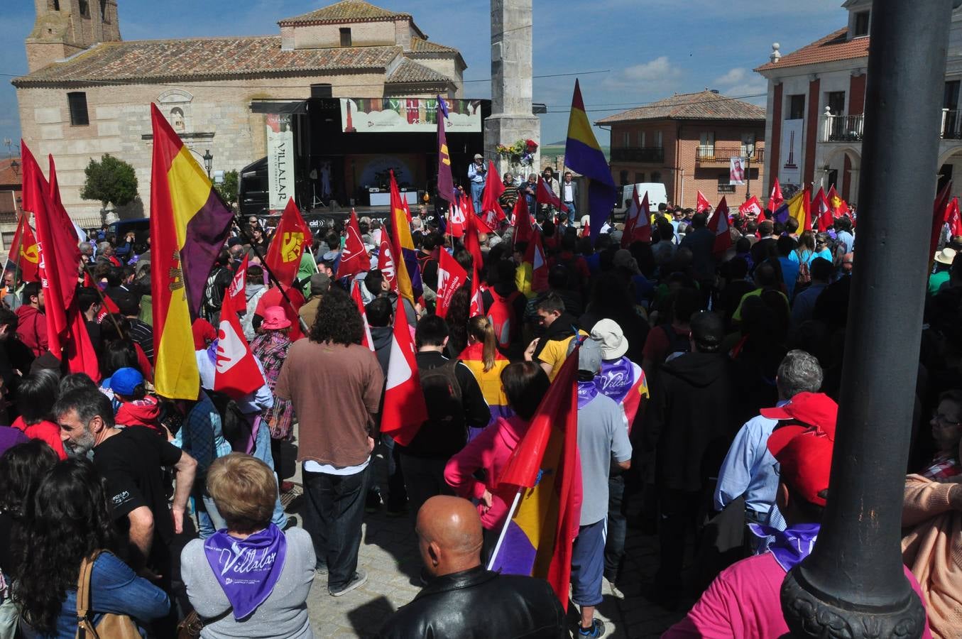 Gran ambiente en Villalar en la celebración del Día de la Comunidad (1/3)