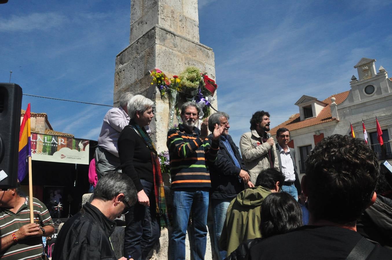 Gran ambiente en Villalar en la celebración del Día de la Comunidad (1/3)