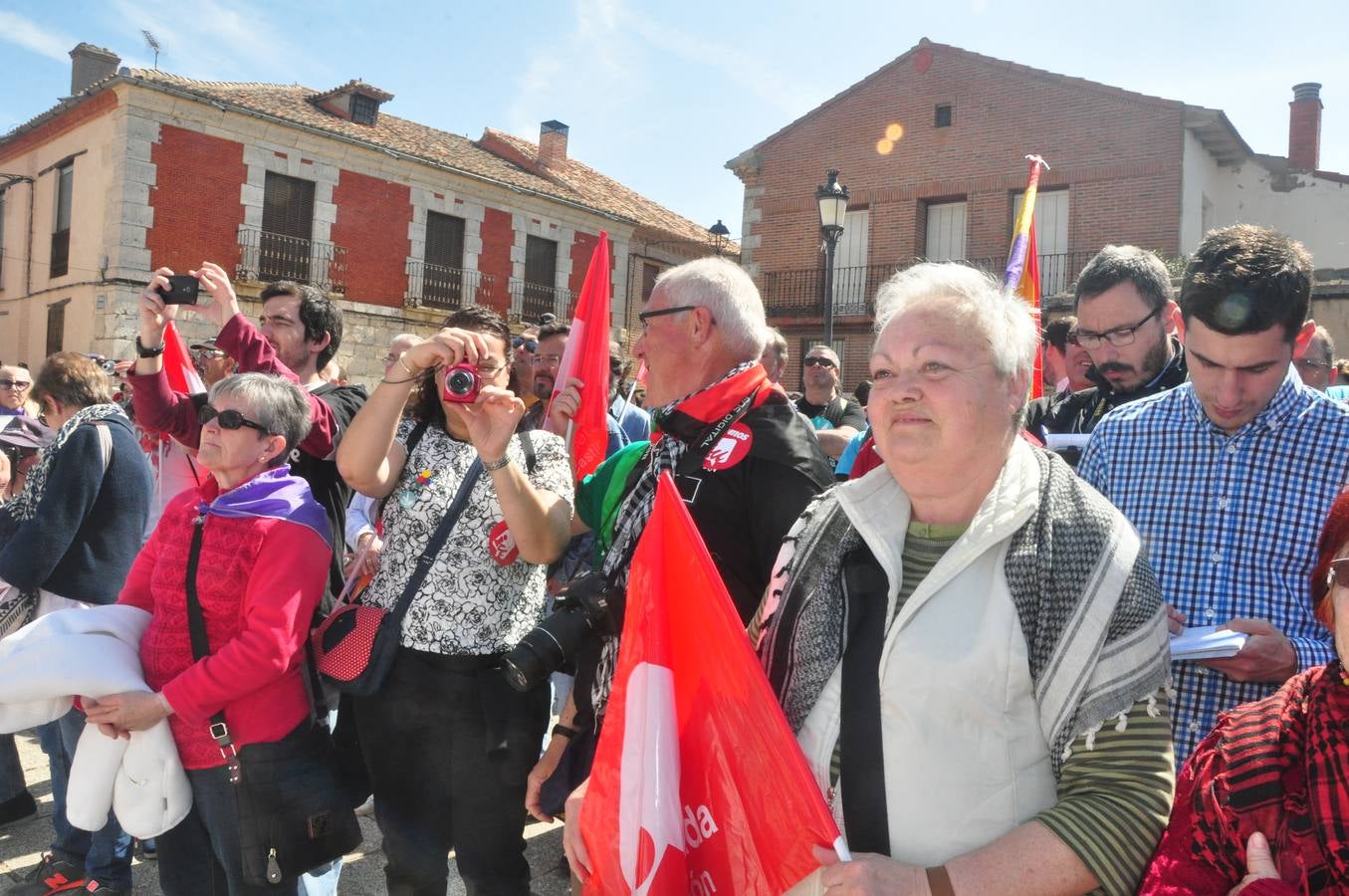 Gran ambiente en Villalar en la celebración del Día de la Comunidad (1/3)
