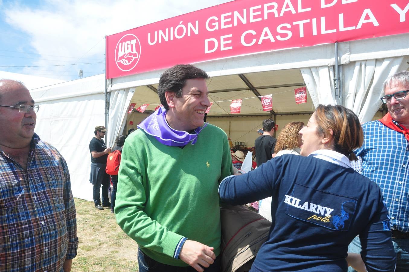 Gran ambiente en Villalar en la celebración del Día de la Comunidad (2/3)