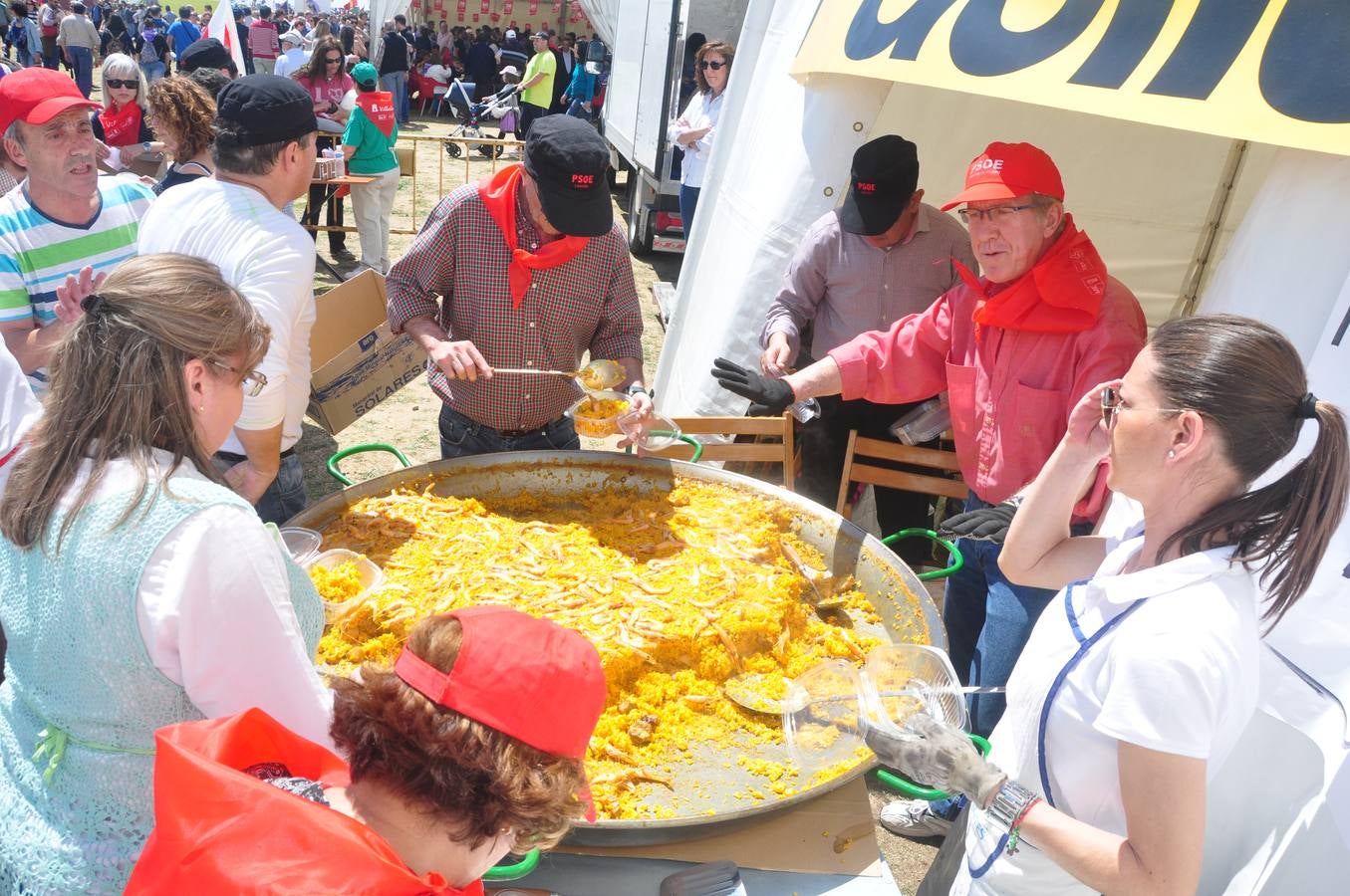 Gran ambiente en Villalar en la celebración del Día de la Comunidad (1/3)