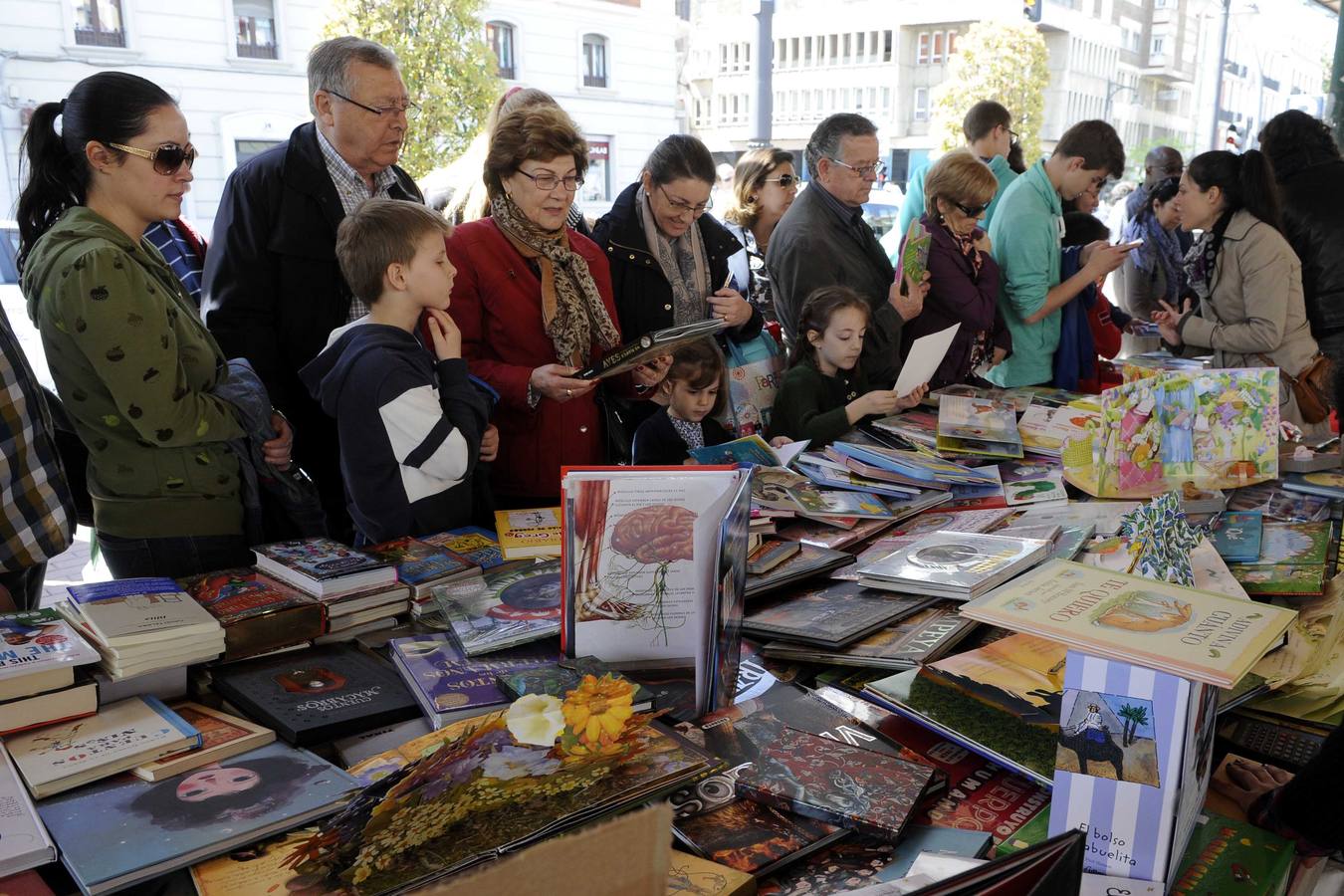 Día del Libro en la Plaza España de Valladolid