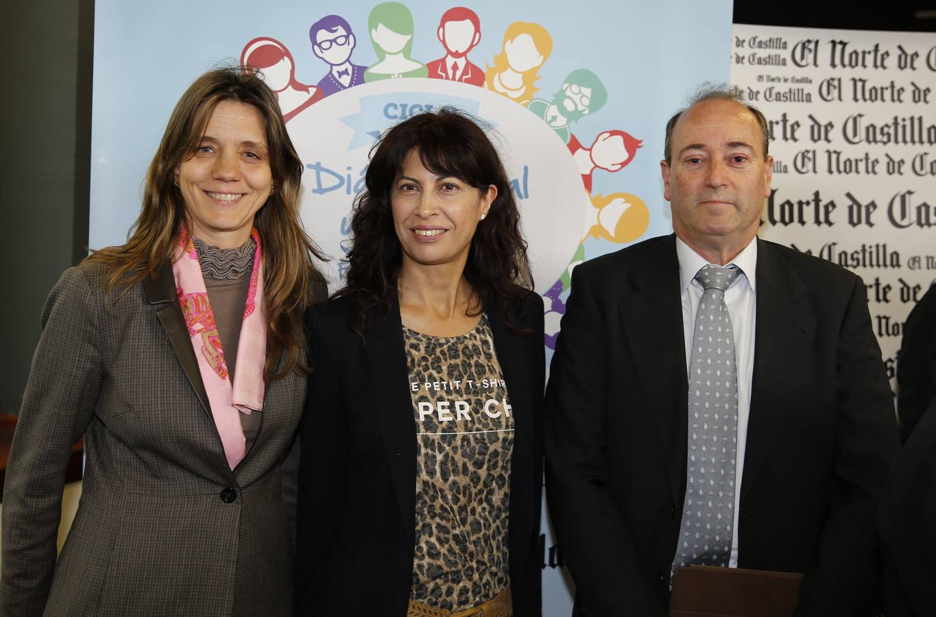 Angela de Miguel, de CVE; Ana Redondo, número dos en la lista municipal del PSOE; y José Ignacio Carrasco, de Cecale.