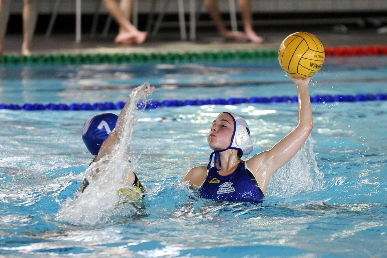 Waterpolo en la piscina de Río Esgueva (Valladolid)