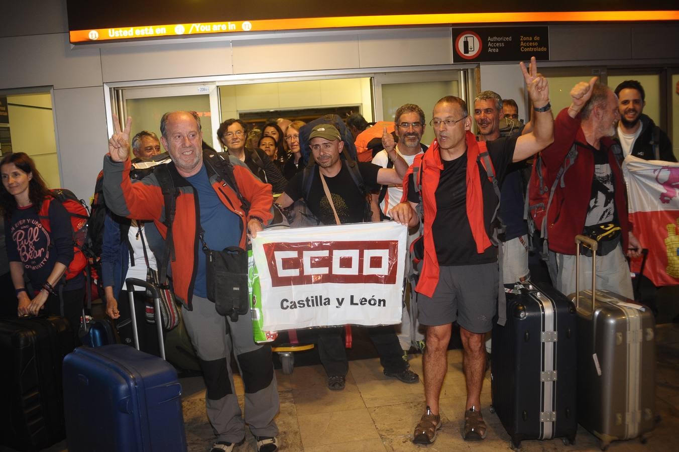 Los senderistas castellanos y leoneses que estaban en Nepal llegan a Barajas