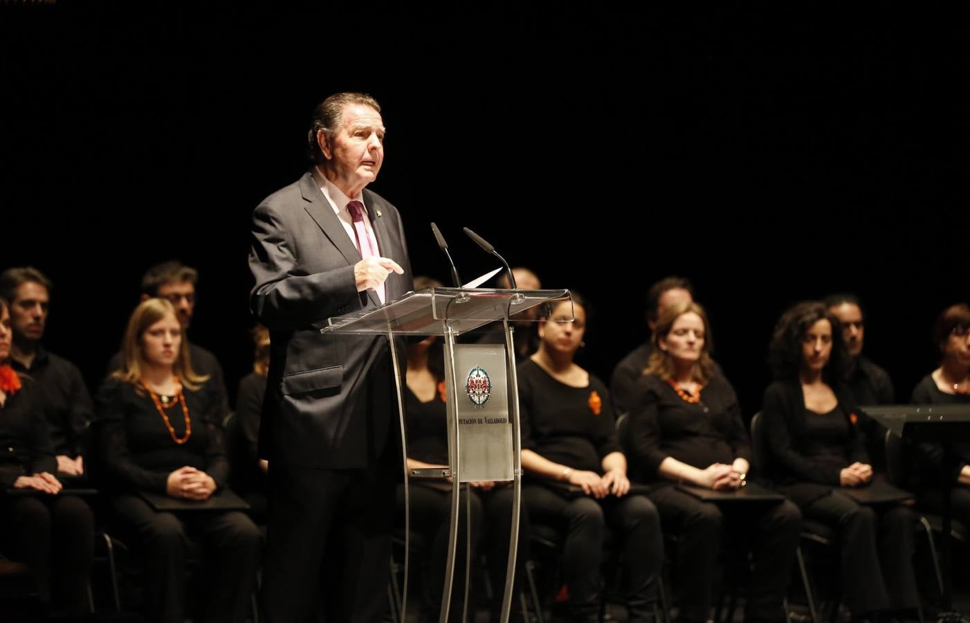 El Teatro Zorrilla de Valladolid se llena de poesía y música en el homenaje a Martín Descalzo