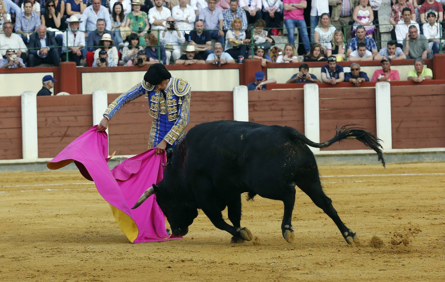 Castella abre la Puerta Grande de la Feria de San Pedro Regalado 2015