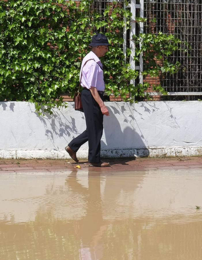 Reventón de una tubería en el polígono de Argales