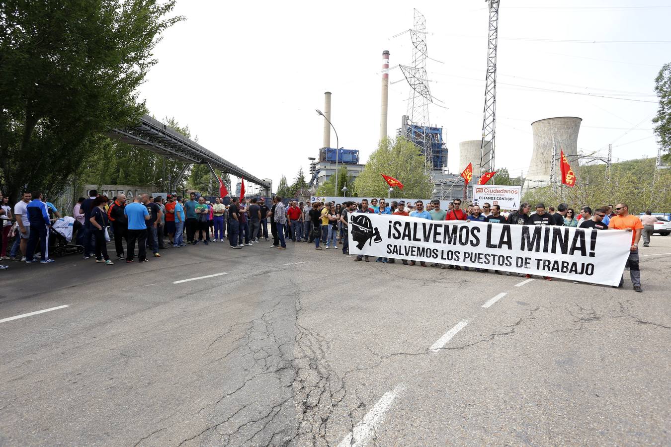 Manifestación de los mineros frente a la Central Térmica de La Robla (León)