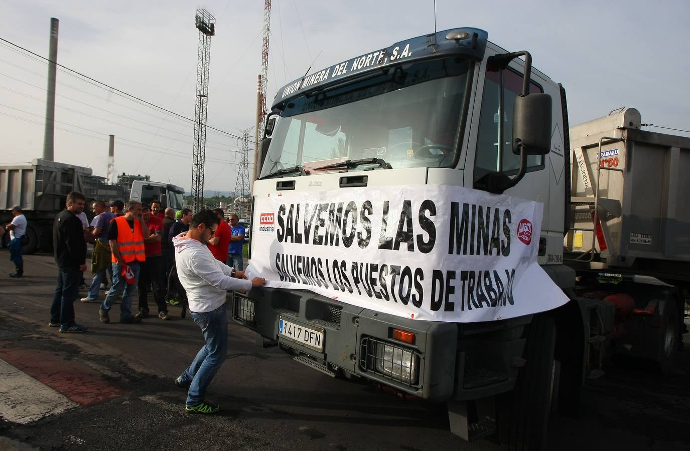 Concentración de mineros a las puertas de la central térmica de Cubillos del Sil (León)