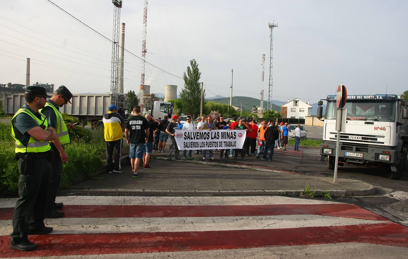 Concentración de mineros a las puertas de la central térmica de Cubillos del Sil (León)