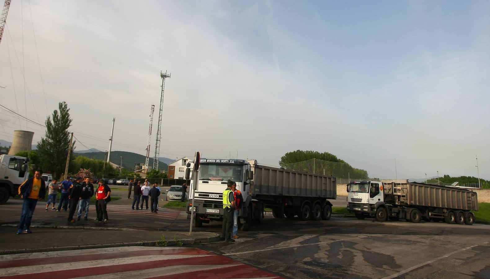 Concentración de mineros a las puertas de la central térmica de Cubillos del Sil (León)