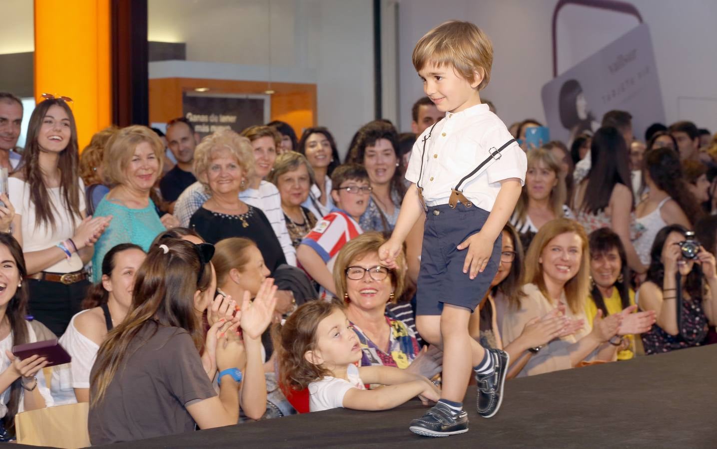 Bimba Bosé y Jesús Castro apadrinan un desfile de moda en Vallsur
