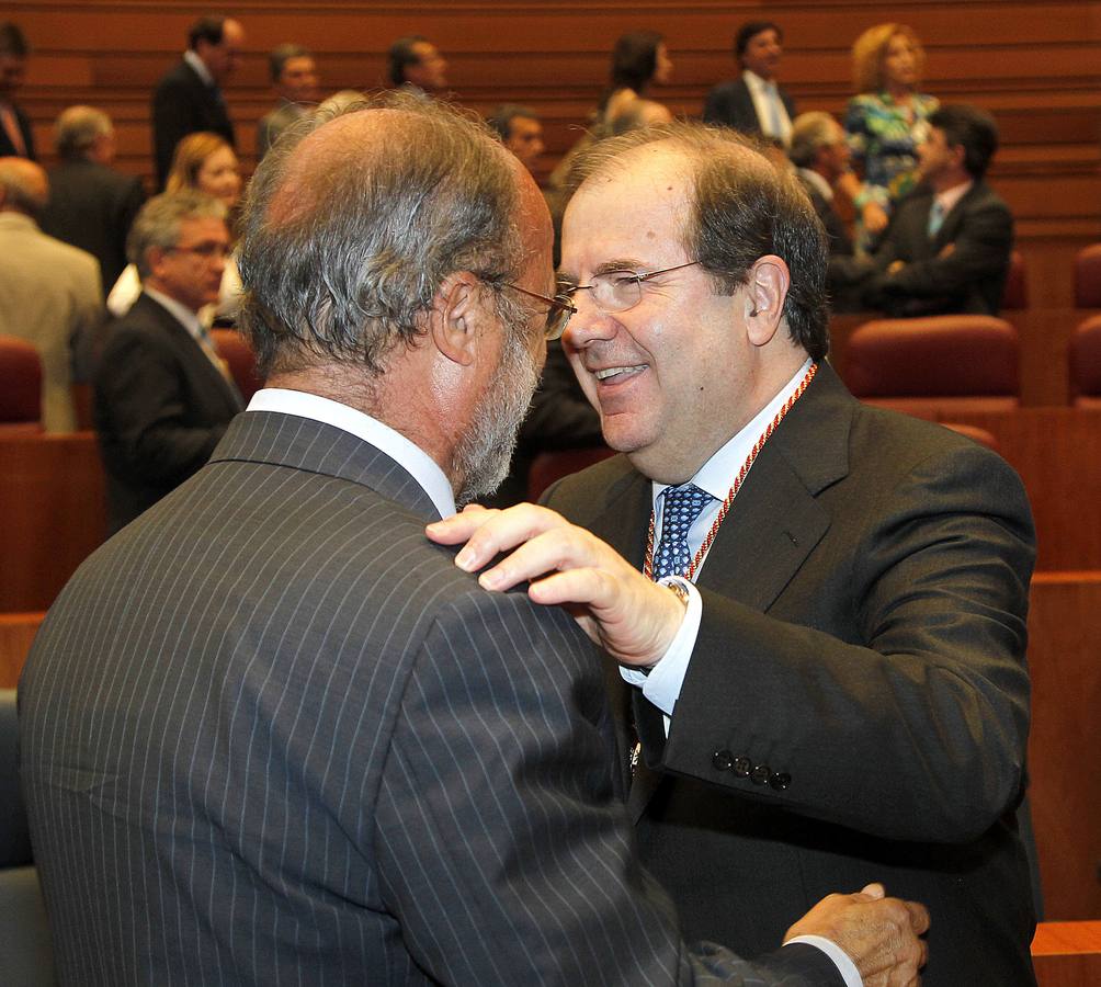 Javier León de la Riva felicita a Juan Vicente Herrera.