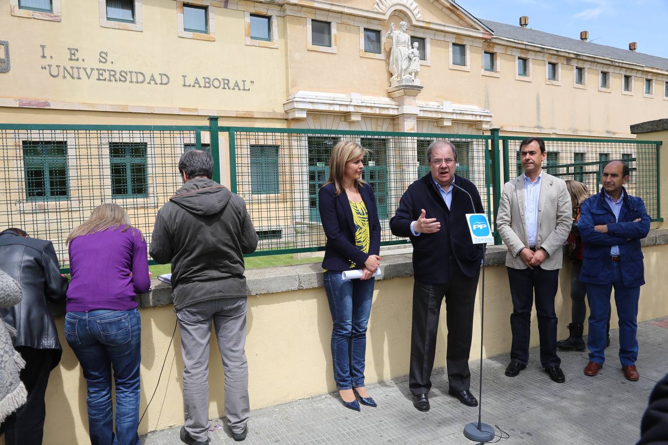 El candidato del PP a la Presidencia de la Junta, Juan Vicente Herrera, visita Zamora