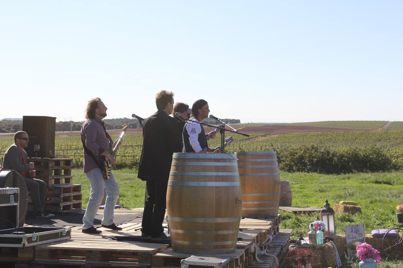 Los Secretos ruedan el videoclip de su nuevo disco en las Bodegas PradoRey