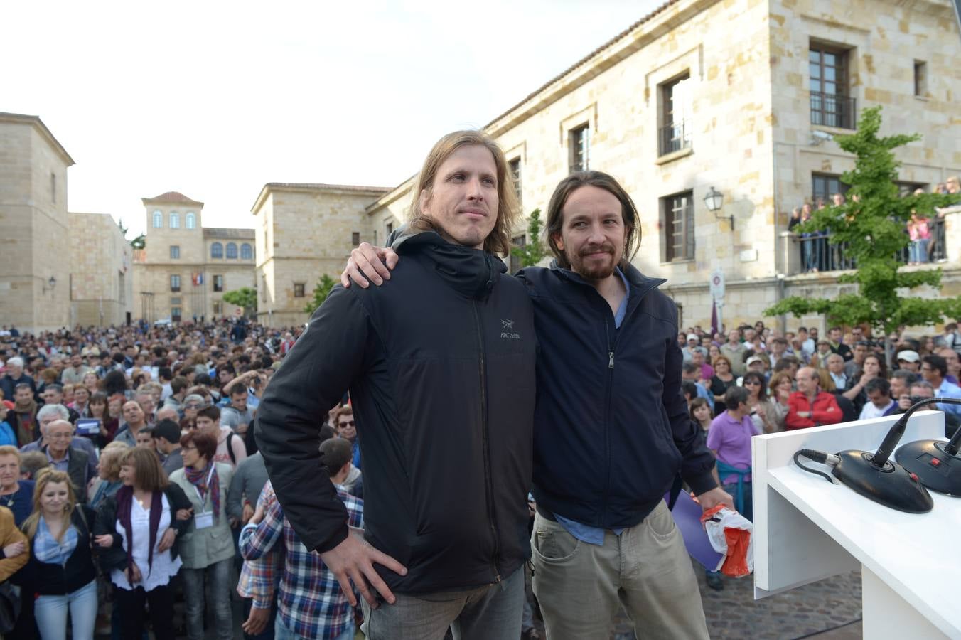 El secretario general de Podemos, Pablo Iglesias, participa en un acto electoral de Podemos en Zamora junto a Pablo Fernandez, Irene Montero y María José Rodríguez Tobal.