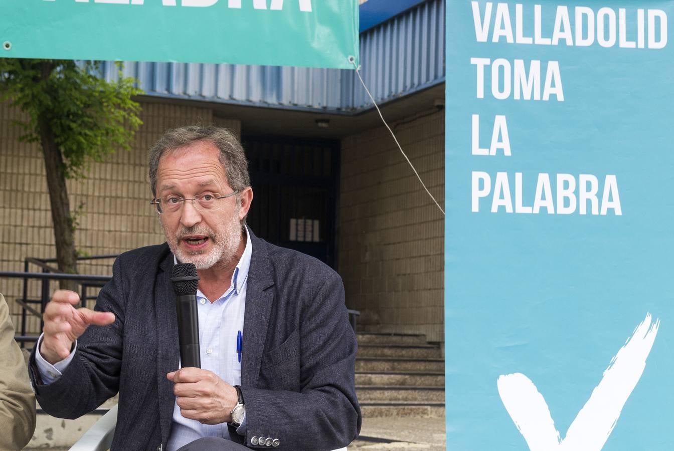 El candidato de Valladolid Toma la Palabra, Manuel Saravia, en un acto público celebrado en Delicias.