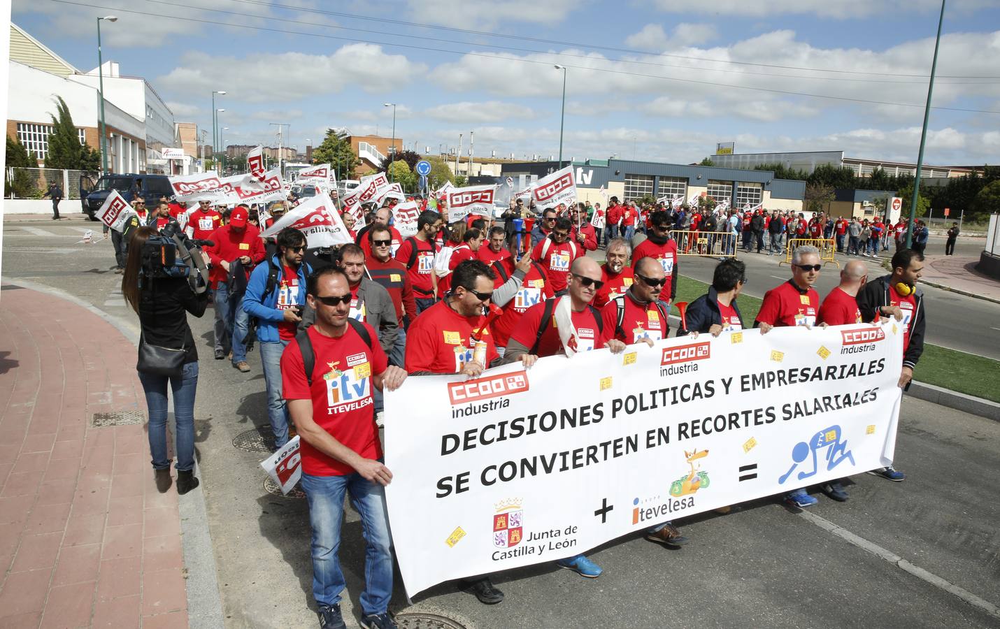 Trabajadores de las ITV de Castilla y León se manifiestan en el polígono de Argales de Valladolid