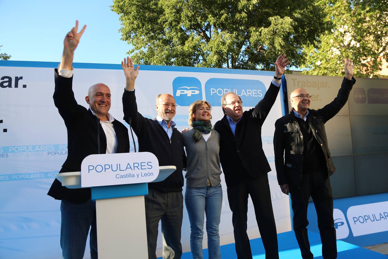 El candidato del Partido Popular a la Presidencia de la Junta de Castilla y León, Juan Vicente Herrera y la Ministra de Agricultura, Alimentación y Medio Ambiente, Isabel García Tejerina, cierran la campaña electoral en un acto público en Valladolid, junto al Presidente del PP provincial y cabeza de lista a Las Cortes, Ramiro Ruiz Medrano, el candidato a la alcaldía de Valladolid, Javier León de la Riva y el candidato a la Diputación Provincial, Jesús Julio Carnero