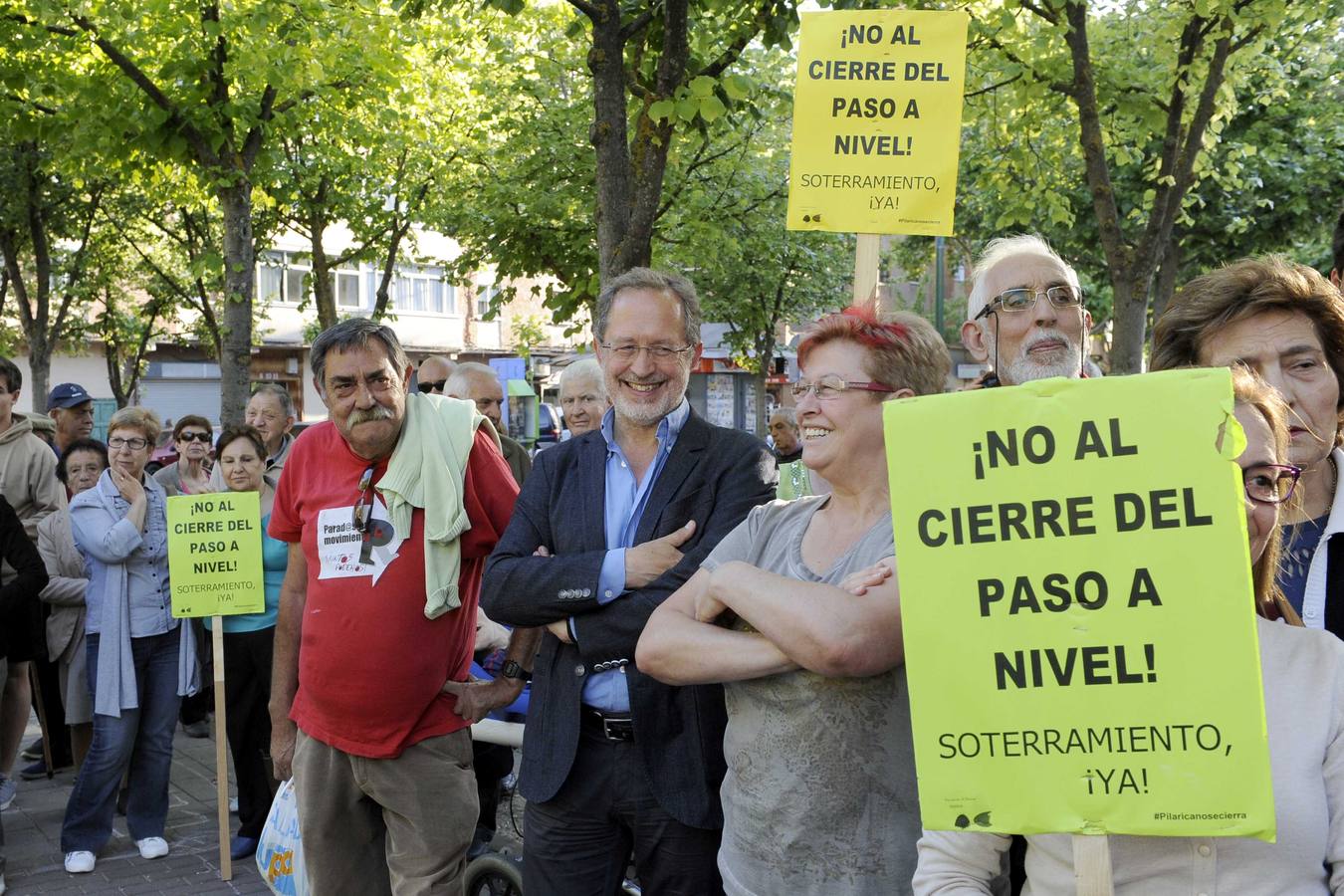 Los nuevos ediles electos participan en la concentración semanal de los vecinos de Pilarica