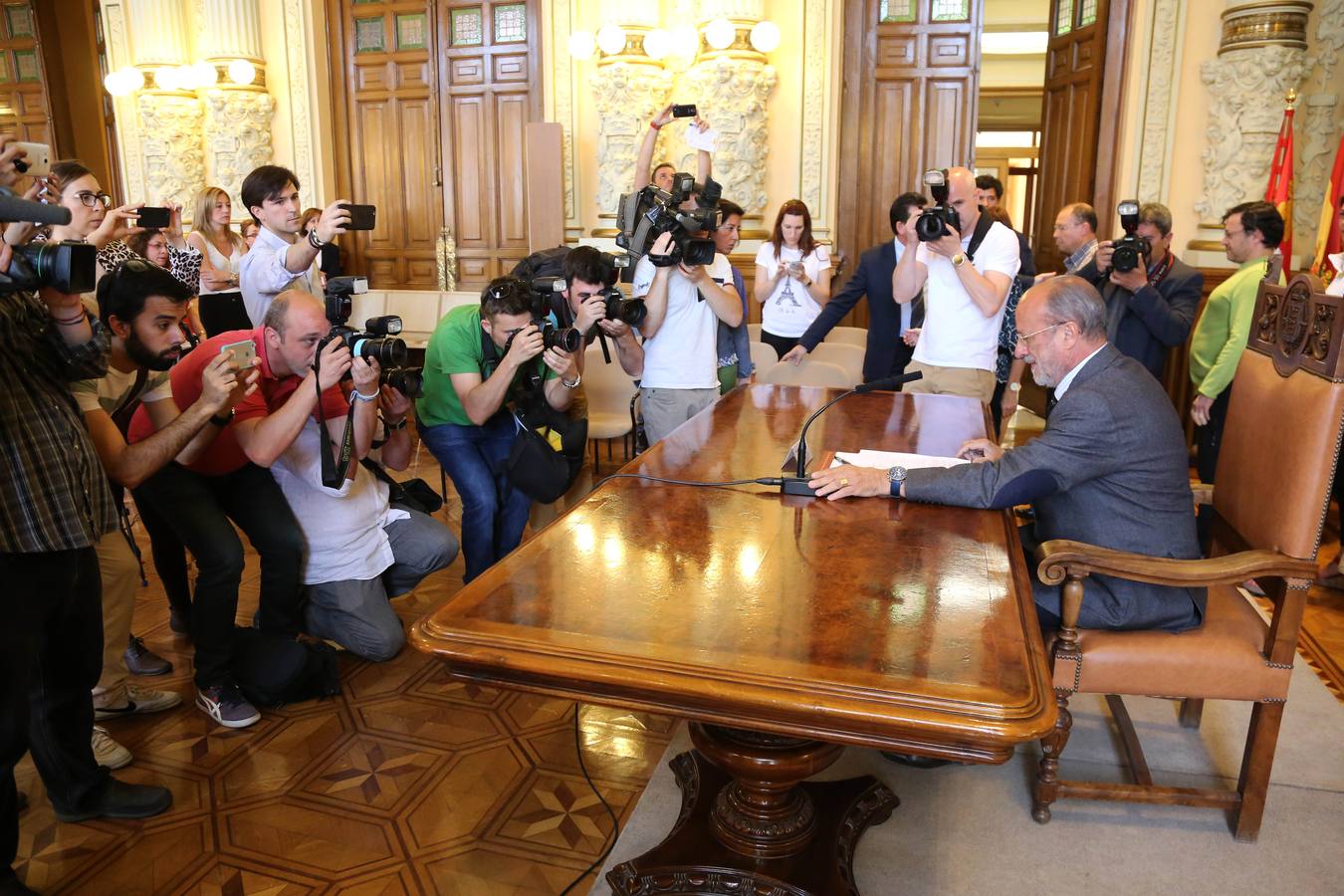 Comparecencia de Javier León de la Riva tras conocerse la sentencia que le condena por desobediencia