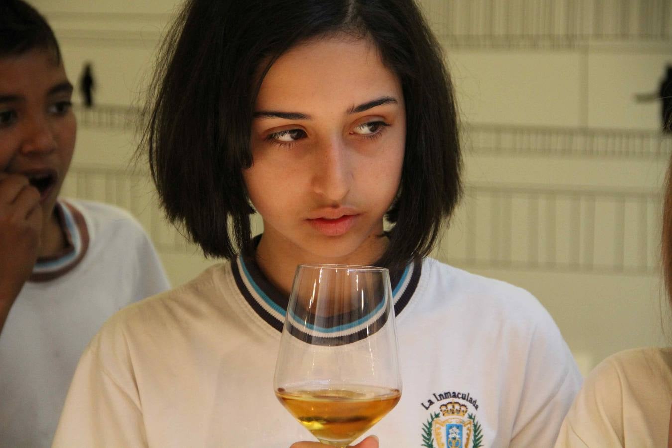 Alumnos de la Inmaculada de Peñafiel participan en un taller de poda en la bodega Cepa 21