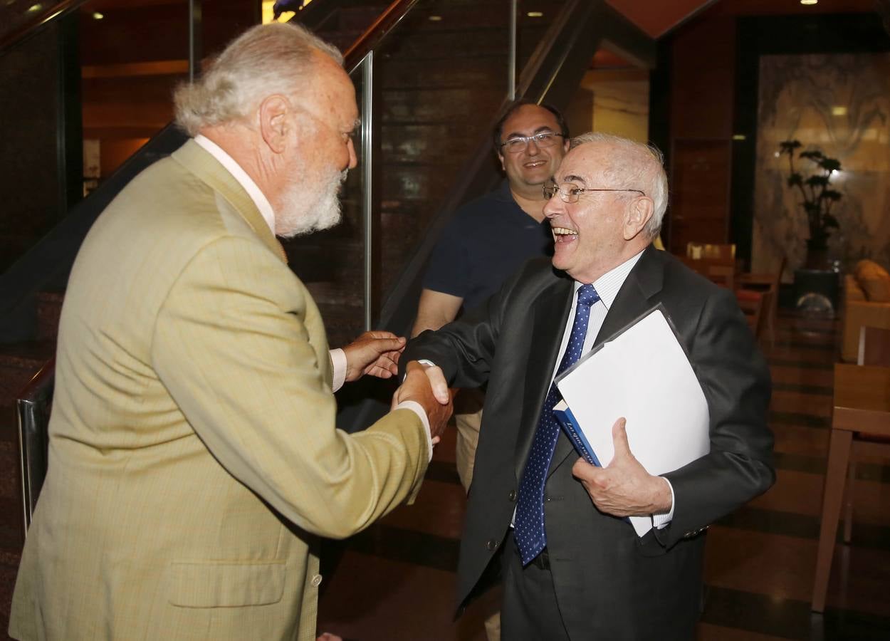 Conferencia de José Manuel Otero en el Club Santiago Alba de Valladolid