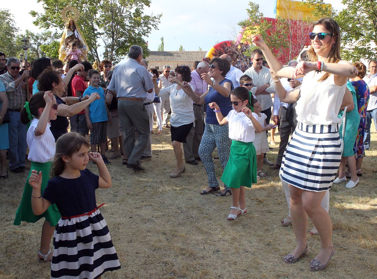 Los vecinos de Abades (Segovia) veneran a la Virgen de los Remedios