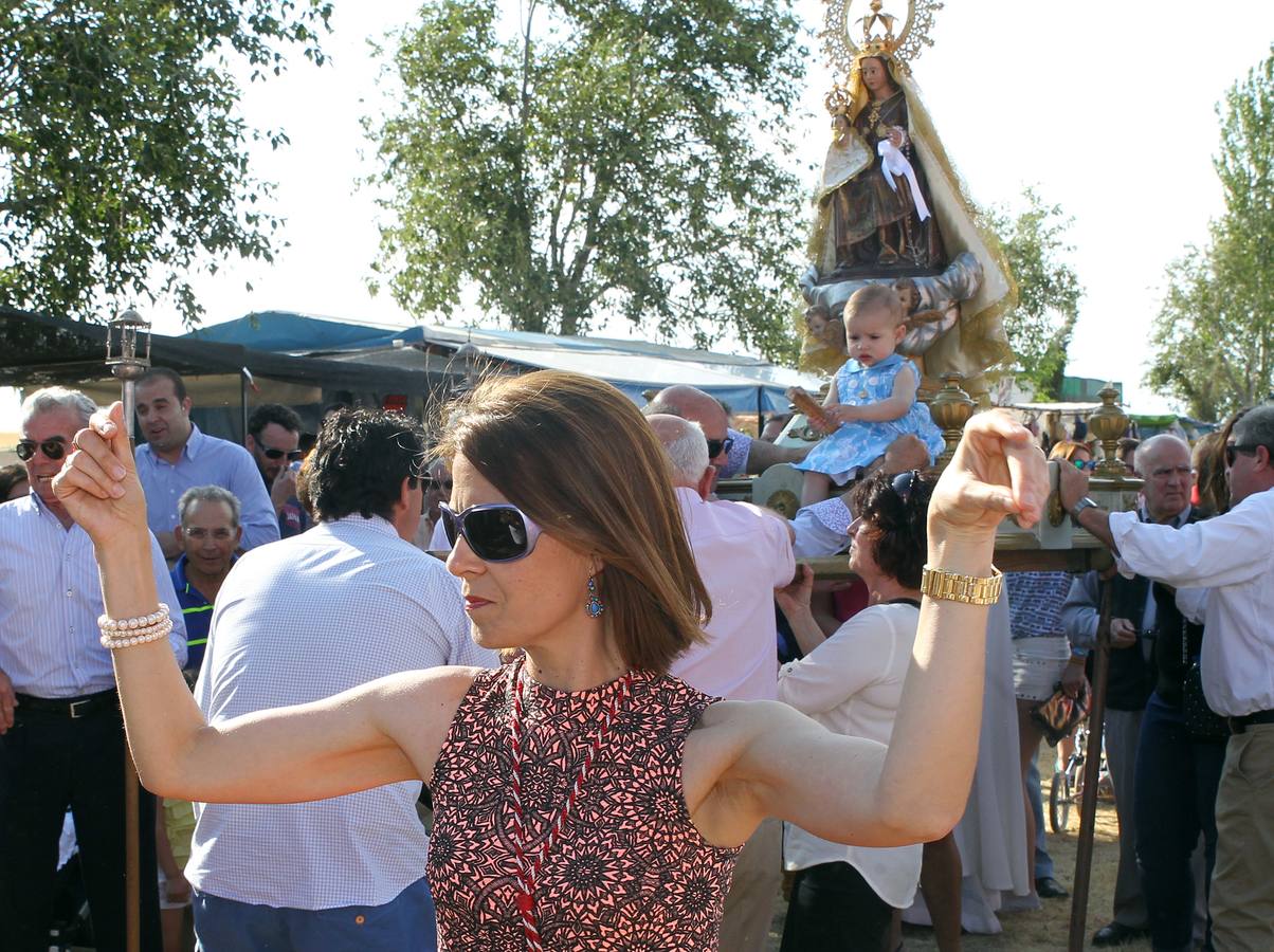 Los vecinos de Abades (Segovia) veneran a la Virgen de los Remedios