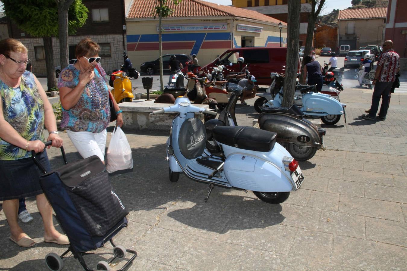 Concentración de motos &#039;Scooter run&#039; en Peñafiel (Valladolid)
