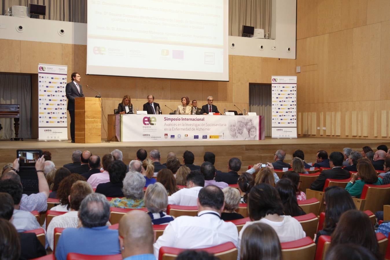 La reina Doña Sofía inaugura en Salamanca el III Simposio Internacional de Alzheimer (2/2)