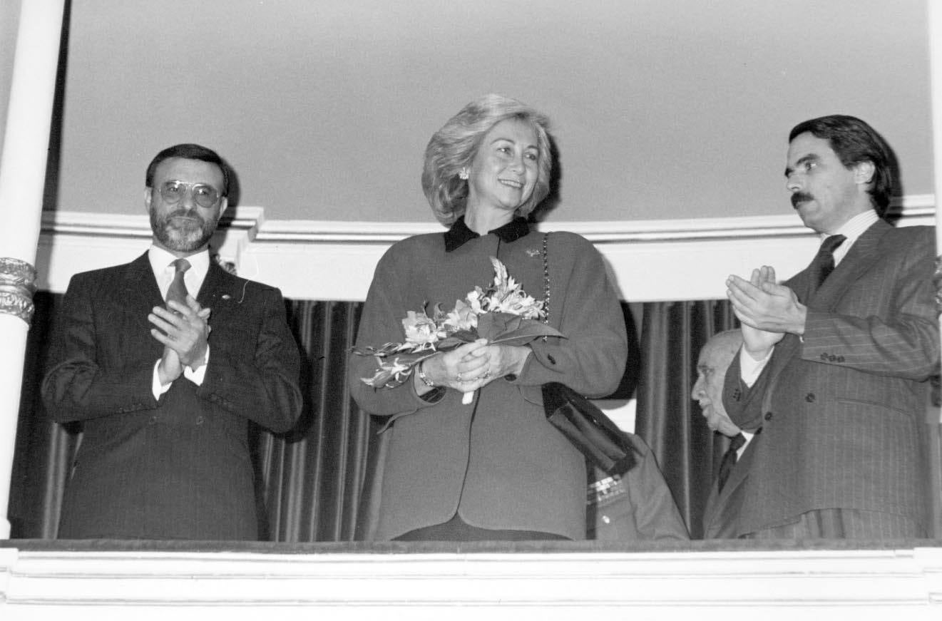 22.11.88 Antolín Martín, junto a la Reina Doña Sofía y el presidente de la Junta de Castilla y León, José María Aznar, en la inauguración de la remodelación del Teatro Principal de Zamora.