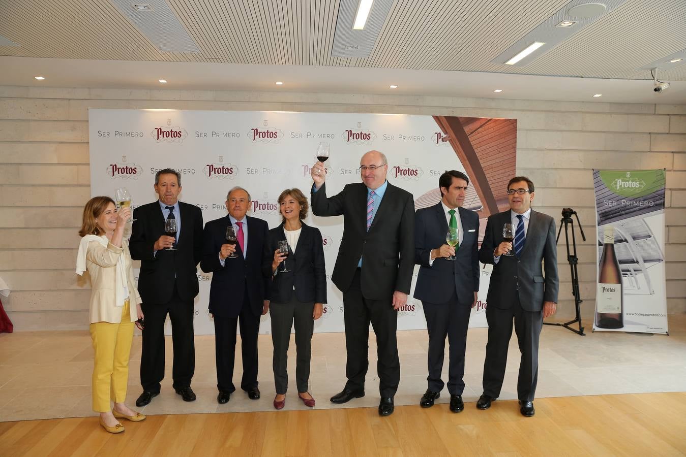 Visita del comisario europeo Phil Hogan a la Bodega de Protos en Peñafiel