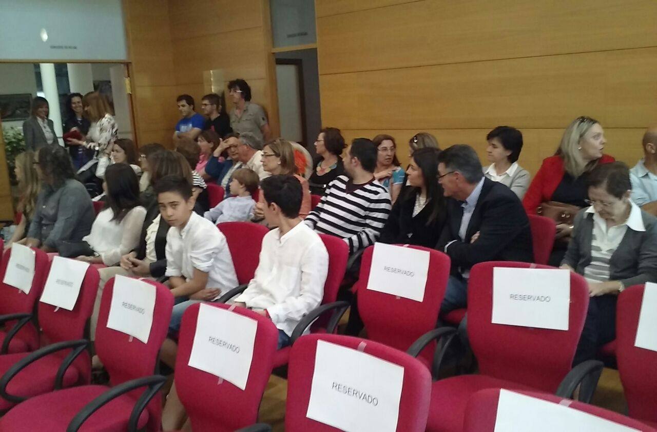 Expectación en el Salón de Plenos del Ayuntamiento de Íscar.