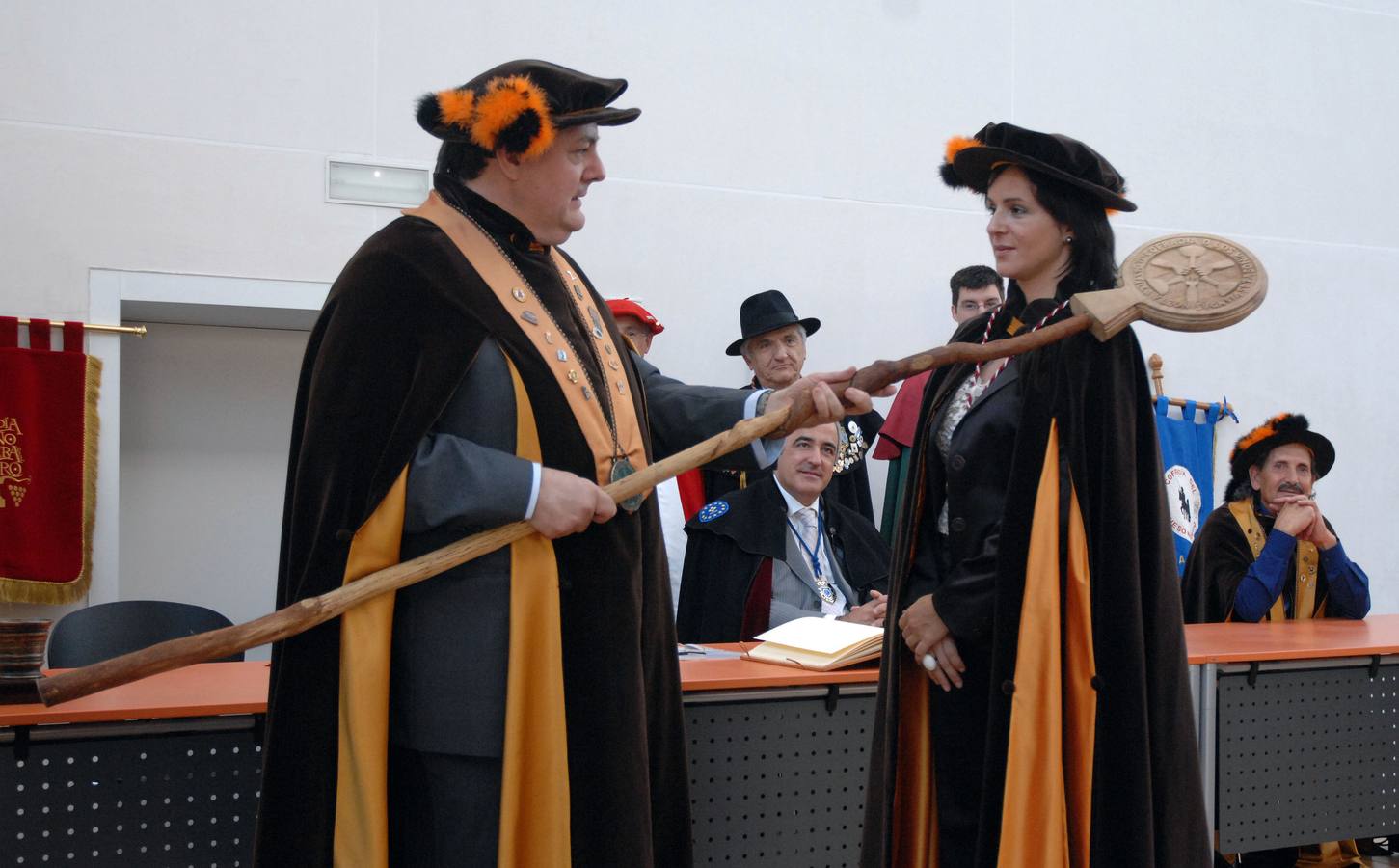 Silvia Clemente, consejera de Agricultura, recibe el título de miembro de honor de la Cofradía del Vino y las Viandas de Castilla y León. 28/09/2008