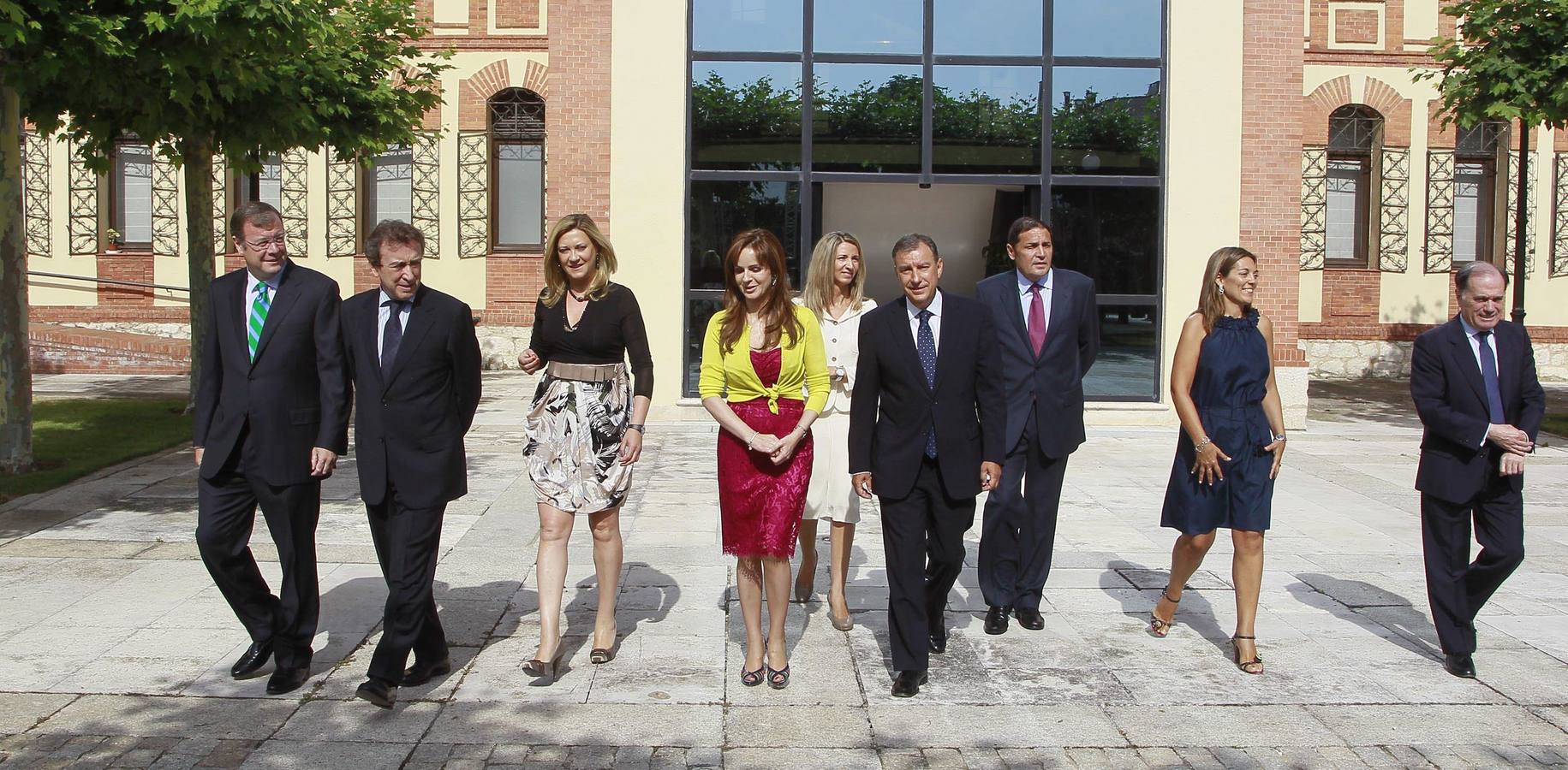 Antonio Silván, José Antonio de Santiago-Juárez, Pilar del Olmo, Silvia Clemente, Alicia García, Juan José Mateos, Antonio Sáez, Milagros Marcos y Tomás Villanueva antes de jurar sus cargos como consejeros de la Junta de Castilla y Leon. 28/06/2011